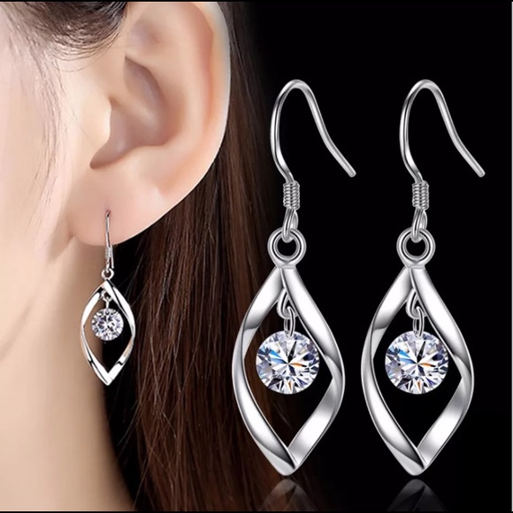 Jewelry - Sterling Silver twisted Cubic zirconia necklace